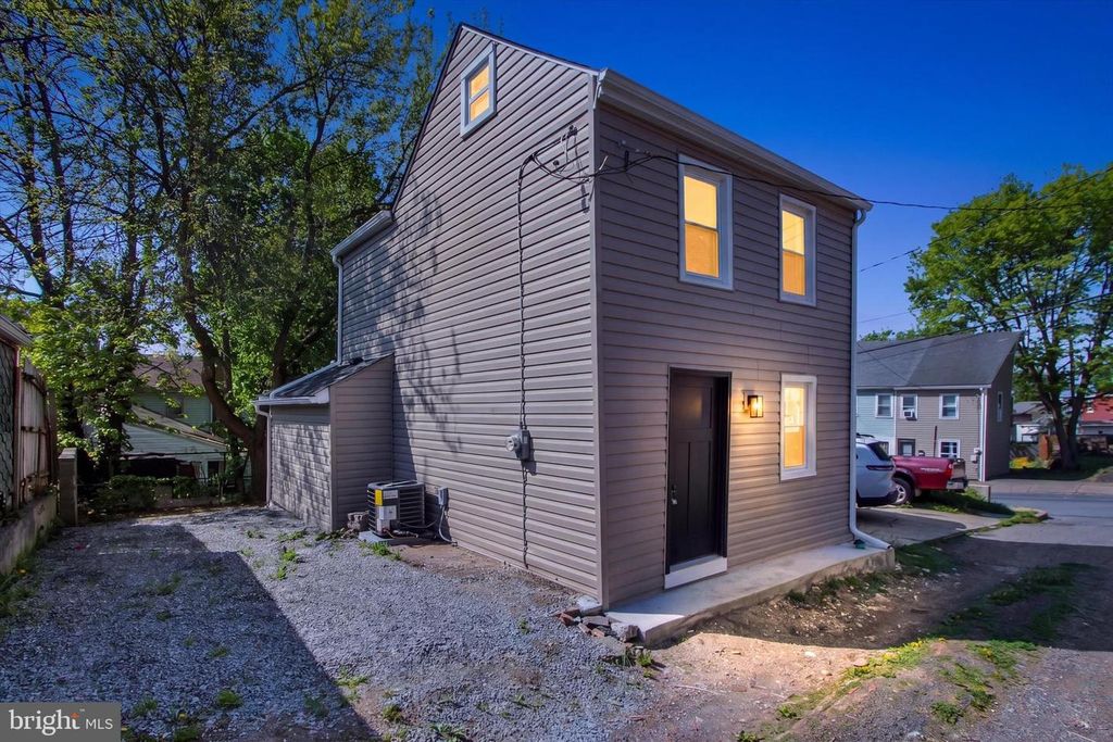 308 AVENUE Q, Columbia, PA 17512