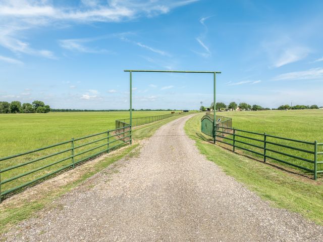 883 N Speegleville Road, Woodway, TX 76712