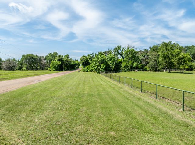883 N Speegleville Road, Woodway, TX 76712