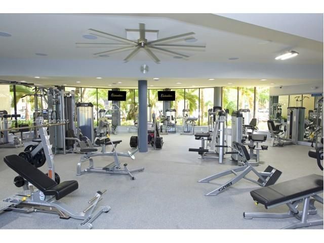 9621 Fontainebleau Blvd 304, Miami, FL 33172