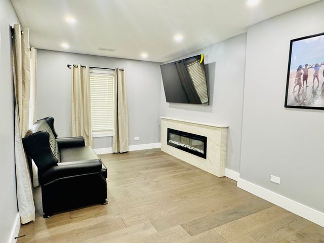 7258 W 72ND Street, Bridgeview, IL 60455
