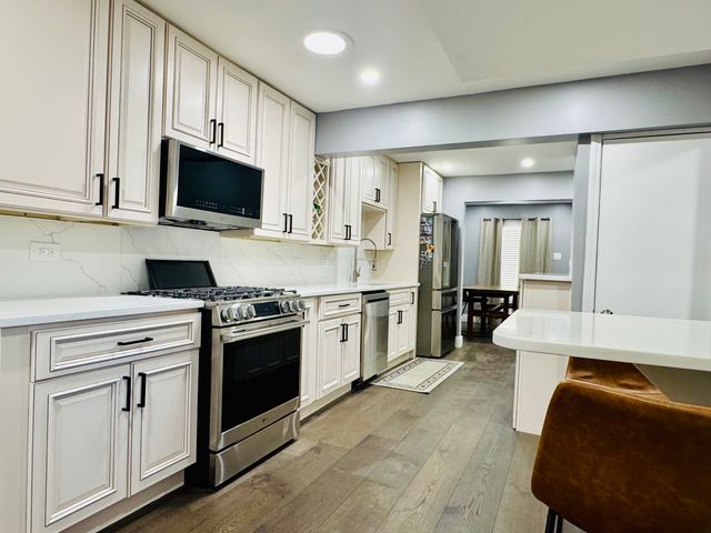 7258 W 72ND Street, Bridgeview, IL 60455