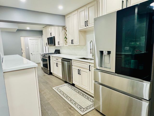 7258 W 72ND Street, Bridgeview, IL 60455