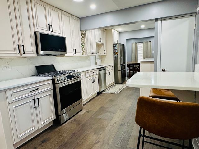 7258 W 72ND Street, Bridgeview, IL 60455