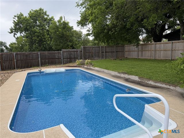 621 S Roy Reynolds Drive, Harker Heights, TX 76548