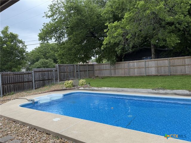 621 S Roy Reynolds Drive, Harker Heights, TX 76548