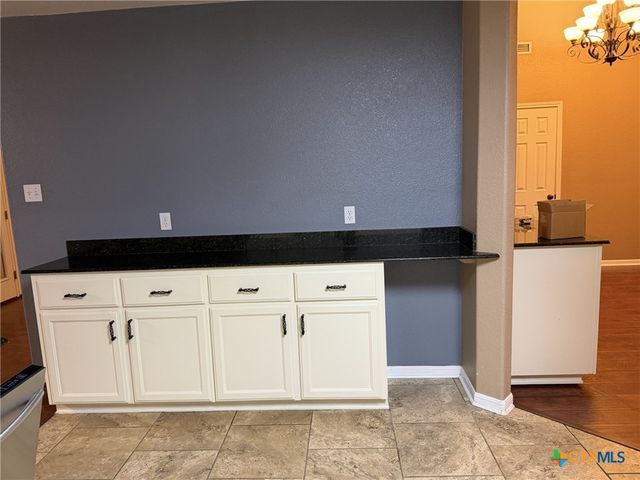 621 S Roy Reynolds Drive, Harker Heights, TX 76548