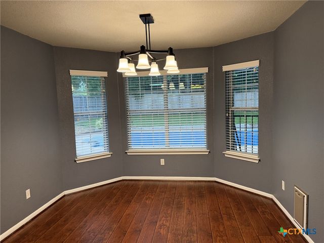 621 S Roy Reynolds Drive, Harker Heights, TX 76548
