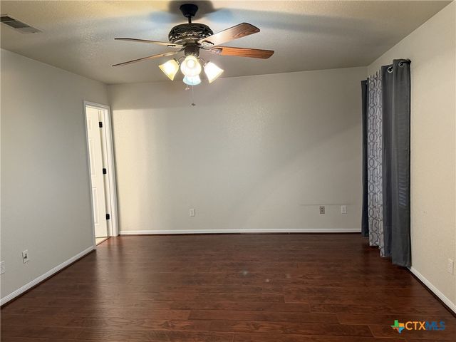 621 S Roy Reynolds Drive, Harker Heights, TX 76548