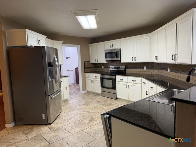 621 S Roy Reynolds Drive, Harker Heights, TX 76548