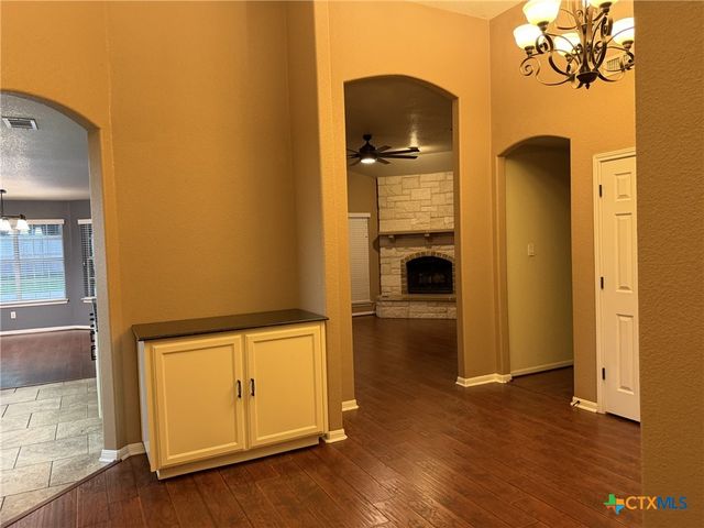 621 S Roy Reynolds Drive, Harker Heights, TX 76548