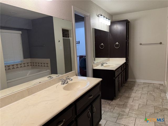 621 S Roy Reynolds Drive, Harker Heights, TX 76548