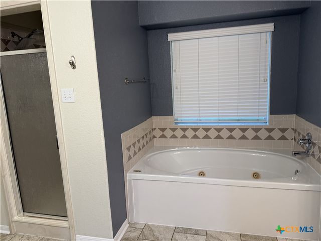 621 S Roy Reynolds Drive, Harker Heights, TX 76548
