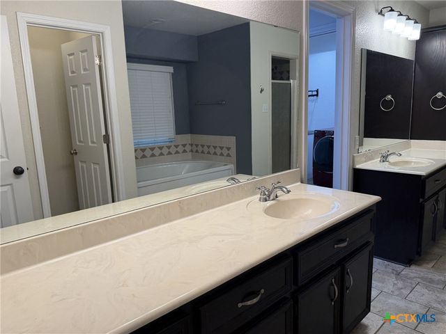 621 S Roy Reynolds Drive, Harker Heights, TX 76548