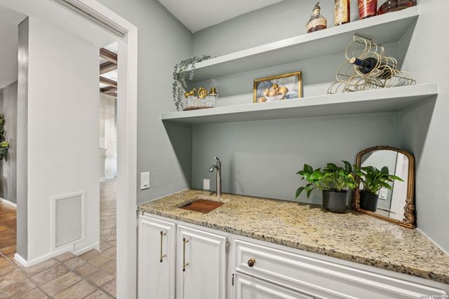 6 SLEEPY COVE ST, San Antonio, TX 78230