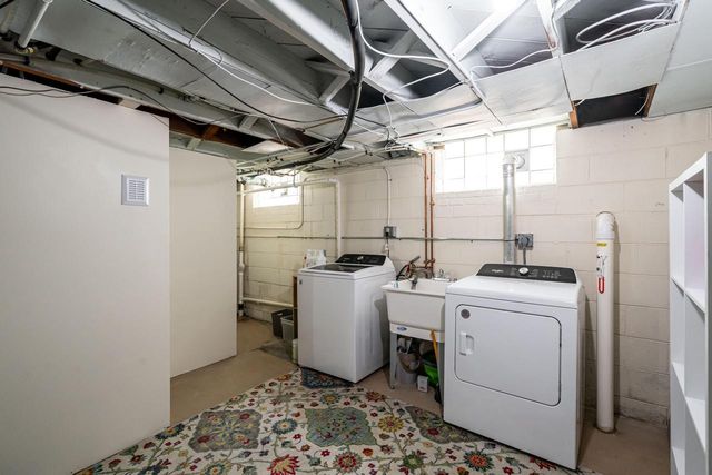 8356 Currie AVENUE, Wauwatosa, WI 53213
