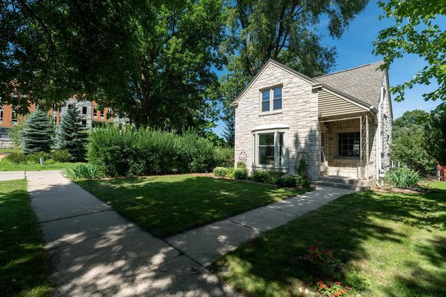8356 Currie AVENUE, Wauwatosa, WI 53213