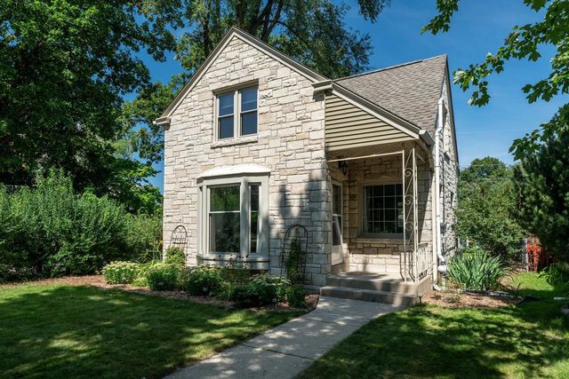 8356 Currie AVENUE, Wauwatosa, WI 53213
