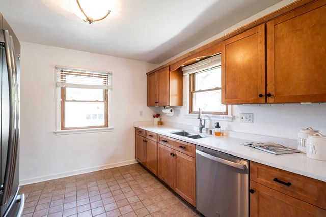 8356 Currie AVENUE, Wauwatosa, WI 53213