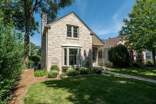 8356 Currie AVENUE, Wauwatosa, WI 53213