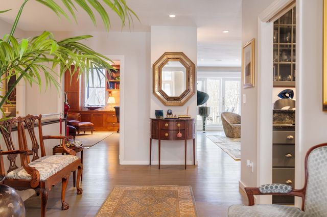 103 Bellevue St 4, Newton, MA 02458