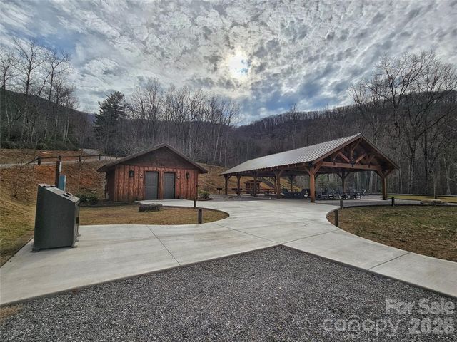 32 Finlaystone Trace, Waynesville, NC 28786