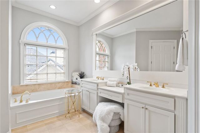 2181 Mckinley NW Road, Atlanta, GA 30318