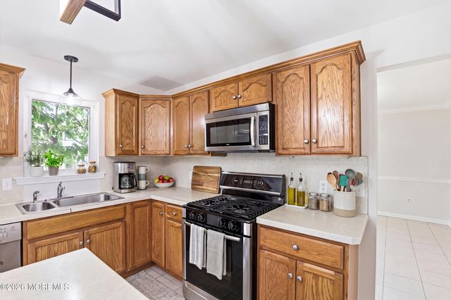 808 Anchor Avenue, Beachwood, NJ 08722