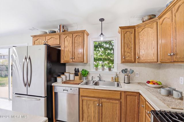808 Anchor Avenue, Beachwood, NJ 08722