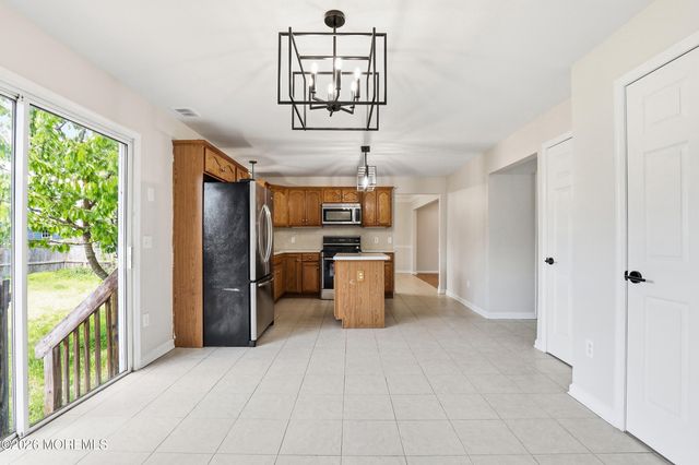 808 Anchor Avenue, Beachwood, NJ 08722