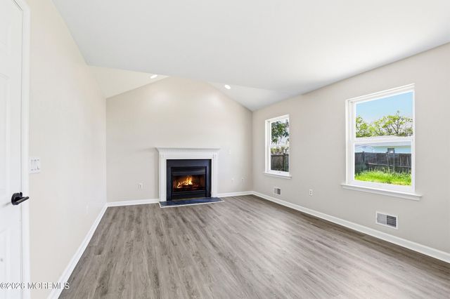 808 Anchor Avenue, Beachwood, NJ 08722
