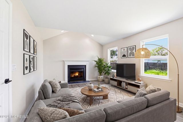 808 Anchor Avenue, Beachwood, NJ 08722