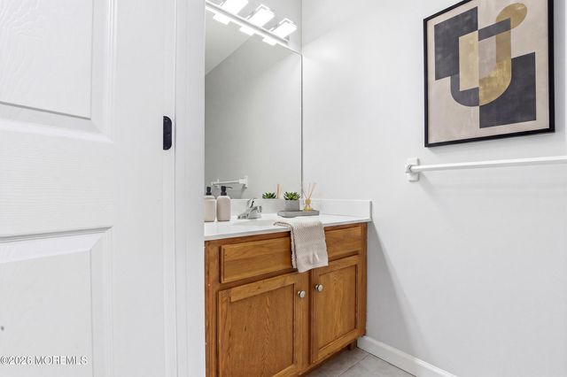808 Anchor Avenue, Beachwood, NJ 08722