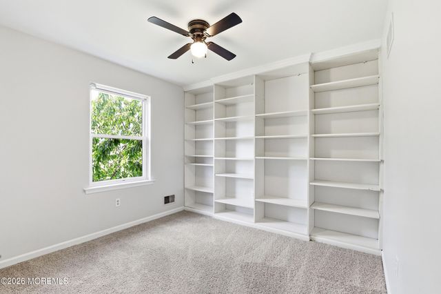808 Anchor Avenue, Beachwood, NJ 08722