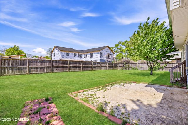 808 Anchor Avenue, Beachwood, NJ 08722