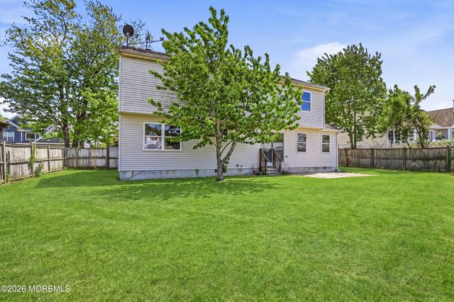 808 Anchor Avenue, Beachwood, NJ 08722
