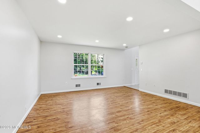 808 Anchor Avenue, Beachwood, NJ 08722
