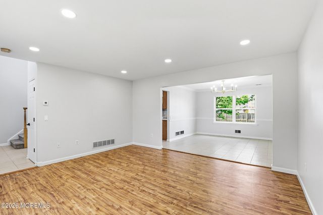 808 Anchor Avenue, Beachwood, NJ 08722