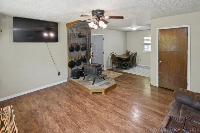 15585 N Lost City Road, Hulbert, OK 74441