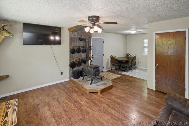 15585 N Lost City Road, Hulbert, OK 74441