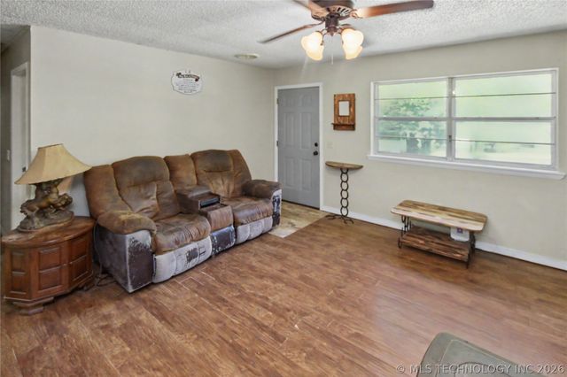 15585 N Lost City Road, Hulbert, OK 74441