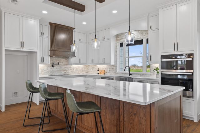 4945 County Road 1098, Celeste, TX 75423