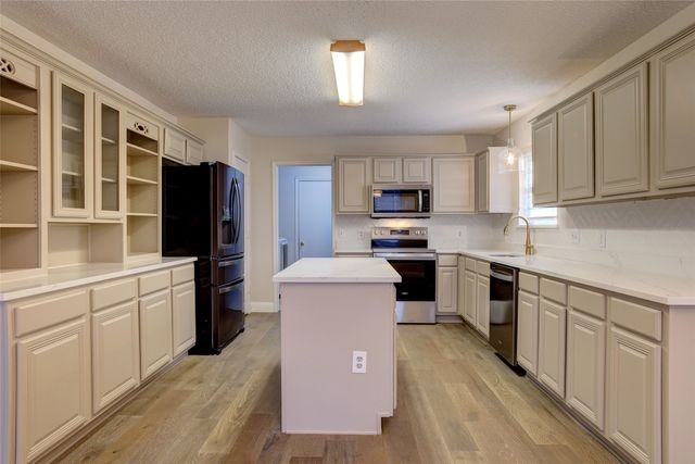 6018 Flat Wood Lane, Arlington, TX 76018