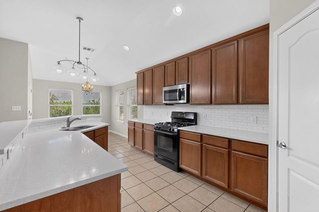 130 Canterbury DR, Austin, TX 78737