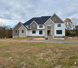 5 Brookside Dr, Warren Twp., NJ 07059