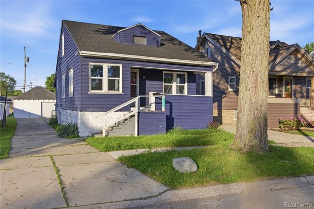 23930 Elmira Street, St. Clair Shores, MI 48082