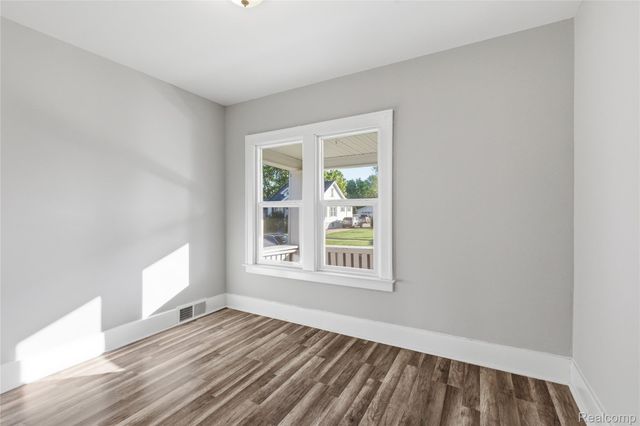 23930 Elmira Street, St. Clair Shores, MI 48082