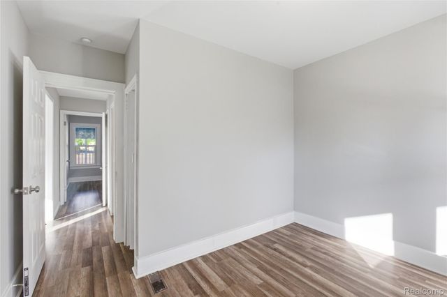 23930 Elmira Street, St. Clair Shores, MI 48082