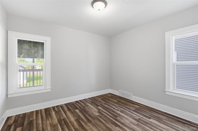 23930 Elmira Street, St. Clair Shores, MI 48082