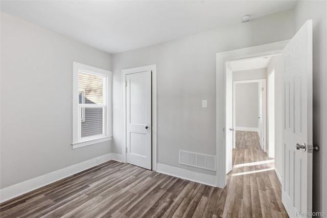 23930 Elmira Street, St. Clair Shores, MI 48082
